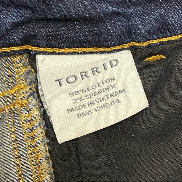 Torrid Frayed Hem Denim Jean Shorts Size 16 Dark Wash - Picture 7 of 7